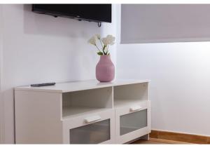 A television and/or entertainment centre at Apartamento Felisa A