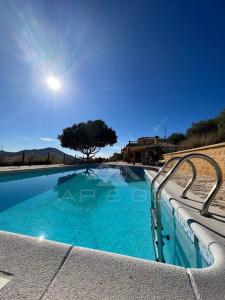 Het zwembad bij of vlak bij Villa Los once olivos