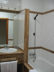A bathroom at Hotel Sal Marina