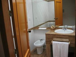 A bathroom at Hotel Sal Marina