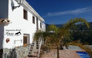 The swimming pool at or close to Alojamiento Rural Tetuán