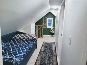 een slaapkamer met een blauw bed en een hal bij No Chores, house with private parking, yard in West Seneca