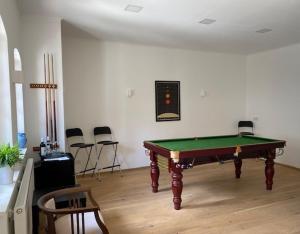 Biliár nebo kulečník v ubytování Gästezimmer Weingut Höllerer + 2 fotografie
