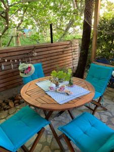a wooden table and chairs on a patio at Apartman Heidi 4 Sterne in Punat