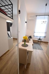 a living room with a table and a couch at BEL GALLERIES ( Karadjordjeva street ) in Sajmište