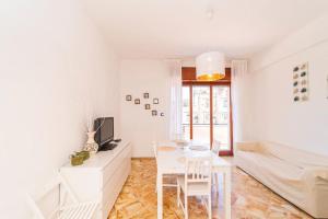 TV a/nebo společenská místnost v ubytování Vietri - Apartment in the center of Maiori