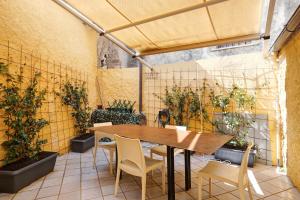 a patio with a table and chairs and plants at Uliveto in Lerici