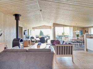 Posezení v ubytování Holiday Home Benjamina - 530m to the inlet by Interhome