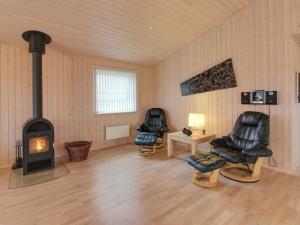 Posezení v ubytování Holiday Home Saara - 700m to the inlet by Interhome