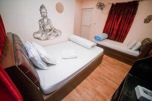 Rúm í herbergi á Gypsy Hostel & Backpackers