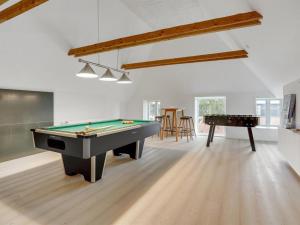Biliár nebo kulečník v ubytování Holiday Home Thordis by Interhome