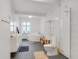 Koupelna v ubytování Holiday Home Thordis by Interhome