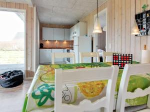 Kuchyň nebo kuchyňský kout v ubytování Holiday Home Holm - 700m to the inlet in Western Jutland by Interhome