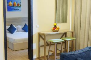 Silver Moon Hotel房間的床