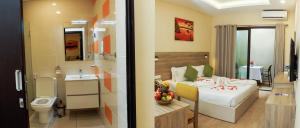 Silver Moon Hotel房間的床