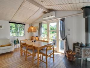 Posezení v ubytování Holiday Home Olof - 100m from the sea by Interhome