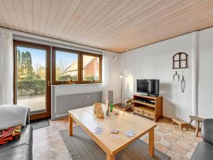 uma sala de estar com uma mesa de centro e uma televisão em Apartment Evina - 17km to the inlet in Western Jutland by Interhome em Skjern