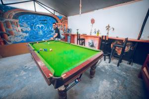 Biljarðborð á Gypsy Hostel & Backpackers