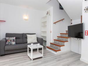 a living room with a couch and a tv at Villa Villa Casalot 9 by Interhome in Miami Platja