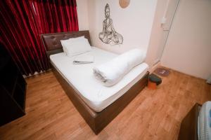 Rúm í herbergi á Gypsy Hostel & Backpackers