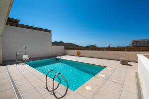 a swimming pool on the roof of a building at Casa Ailanto in El Pozo de los Frailes