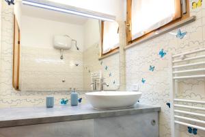 A bathroom at S305 - Sirolo, deliziosa villetta con portico Még 15 kép