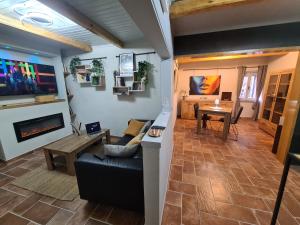 A seating area at Onlyfor2 un nido d'amore per la coppia