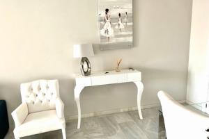 Posedenie v ubytovaní MI CAPRICHO BEACHFRONT- 9F Apartment with sea views - Costa del Sol