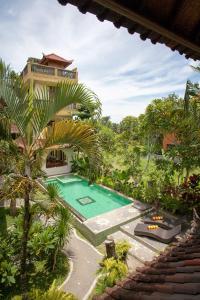 Bazén v ubytování Ubud Kerta City Hotel nebo v jeho okolí