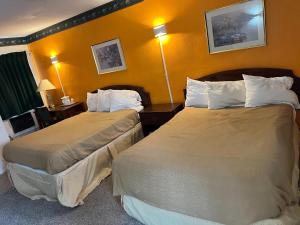Postel nebo postele na pokoji v ubytování Sunrise Motel