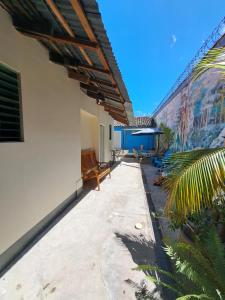 a courtyard of a house with a patio at Hostal Mochilas in Granada