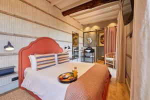 a bedroom with a bed with a bowl of fruit on it at THE PINTA Boutique Hotel in Armamar