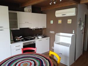 Η κουζίνα ή μικρή κουζίνα στο Casalborsetti Porto Reno