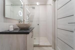 Bilik mandi di Luxury flat in downtown 2