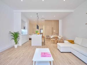 พื้นที่นั่งเล่นของ Paseo Suites Hotel