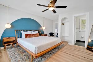 Postel nebo postele na pokoji v ubytování The Starlite Inn