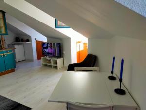 a living room with a white table and a chair at Apartamento en el casco antiguo de Ponferrada in Ponferrada