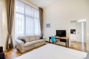 Televízia a/alebo spoločenská miestnosť v ubytovaní Klarahome 2 Bedroom Apartment