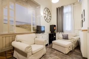 Televízia a/alebo spoločenská miestnosť v ubytovaní Klarahome 2 Bedroom Apartment