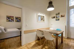 Posedenie v ubytovaní Klarahome 2 Bedroom Apartment