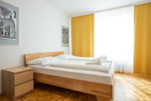 Łóżko lub łóżka w pokoju w obiekcie Central living - Stephansdom Apartments
