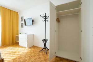 Telewizja i/lub zestaw kina domowego w obiekcie Central living - Stephansdom Apartments