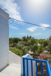 Balkón nebo terasa v ubytování Golden Beach Glyfada Studios