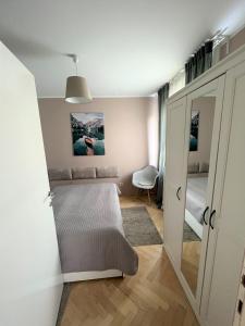 Postel nebo postele na pokoji v ubytování Cosy apartment - Zagreb Downtown with own parking spot in the garage