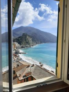 a view of the beach from a window at Camogli vista mare in Camogli