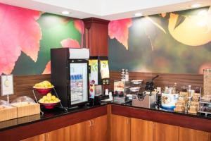 a restaurant with a counter with a coffee machine at Comfort Inn & Suites Berea in Berea