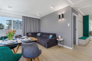 Posedenie v ubytovaní 3-bedroom Apartment - Lesne Tarasy by Renters Prestige