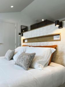 Uma cama ou camas num quarto em Alto do Ferrum - Boutique Villa