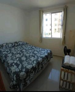 a bedroom with a bed and a window at Apt próximo à praia de Ponta Negra/Litoral Sul/Natal in Parnamirim