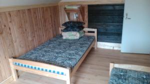 a small room with a bed in a cabin at Udu Holiday House in Änkküla